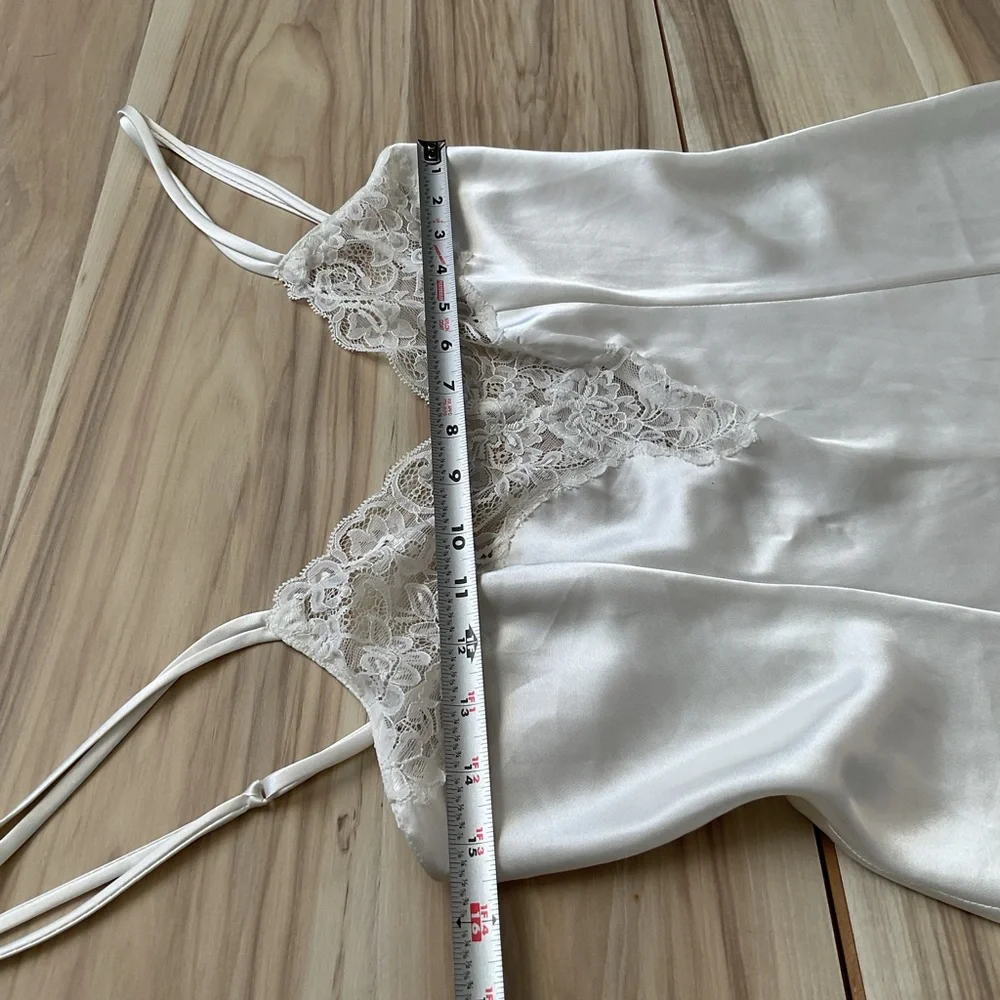 Victoria Secret Embroidered Lace Chemise Size Medium.